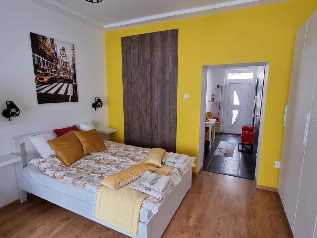 Ferienwohnung Flora Apartman Szegedin Exterior foto